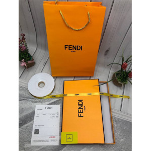 Фирменная упаковка Fendi